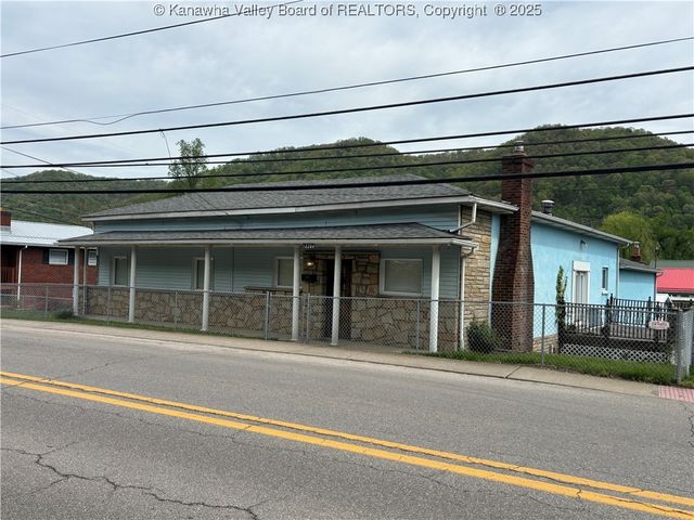 13202 & 13204 MacCorkle Avenue, Chesapeake, WV 25315