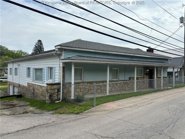 13202 & 13204 MacCorkle Avenue, Chesapeake, WV 25315