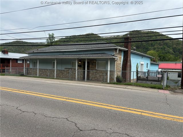 13202 & 13204 MacCorkle Avenue, Chesapeake, WV 25315