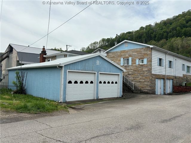 13202 & 13204 MacCorkle Avenue, Chesapeake, WV 25315