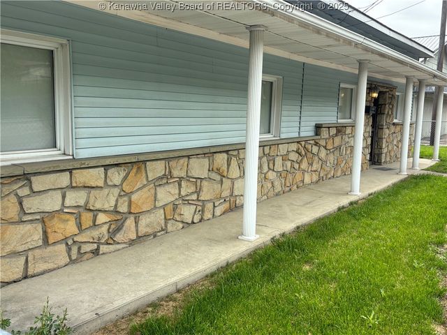 13202 & 13204 MacCorkle Avenue, Chesapeake, WV 25315