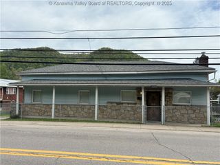 13202 & 13204 MacCorkle Avenue, Chesapeake, WV 25315