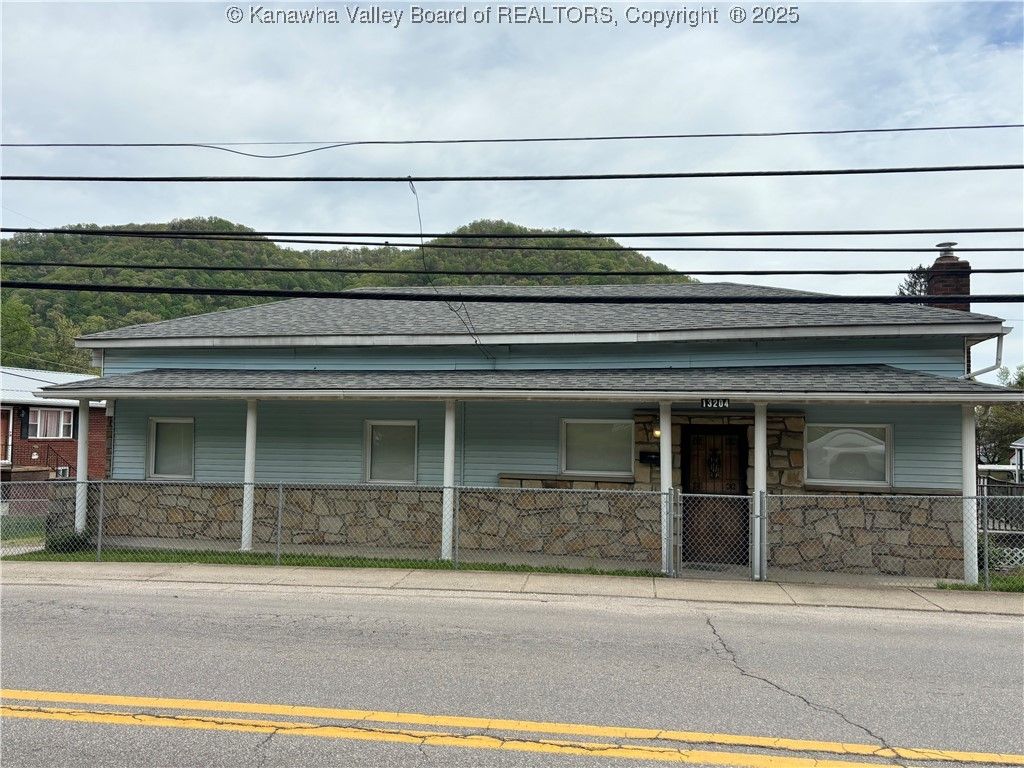 13202 & 13204 MacCorkle Avenue, Chesapeake, WV 25315