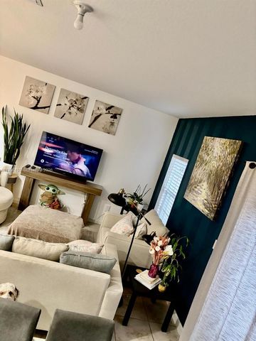 4002 NW 11th Dr, Lauderhill, FL 33313