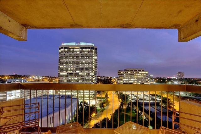 2510 Grand Boulevard 2301, Kansas City, MO 64108