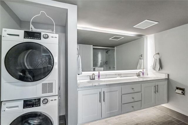 2510 Grand Boulevard 2301, Kansas City, MO 64108