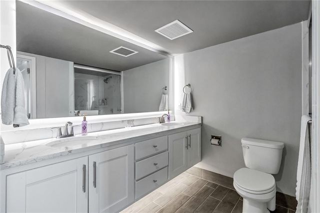 2510 Grand Boulevard 2301, Kansas City, MO 64108