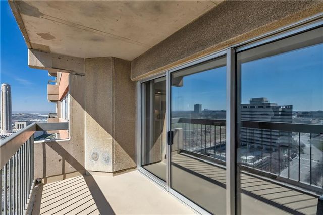 2510 Grand Boulevard 2301, Kansas City, MO 64108