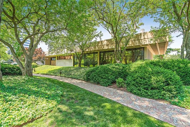 2510 Grand Boulevard 2301, Kansas City, MO 64108