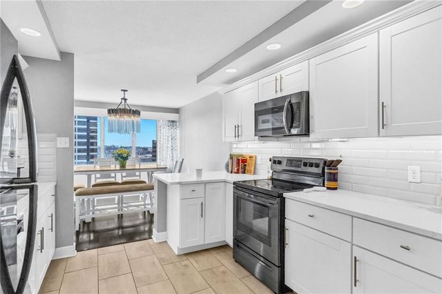 2510 Grand Boulevard 2301, Kansas City, MO 64108