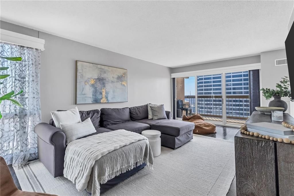 2510 Grand Boulevard 2301, Kansas City, MO 64108