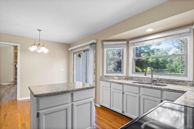 1709 Weyhill Drive, Wixom, MI 48393