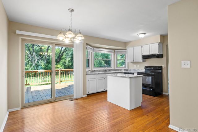 1709 Weyhill Drive, Wixom, MI 48393