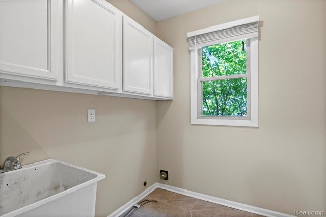 1709 Weyhill Drive, Wixom, MI 48393