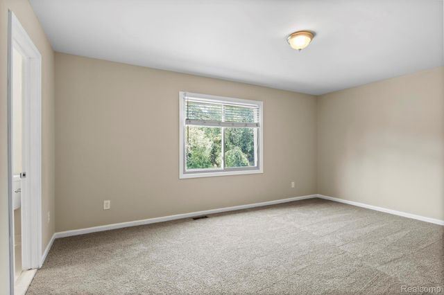 1709 Weyhill Drive, Wixom, MI 48393