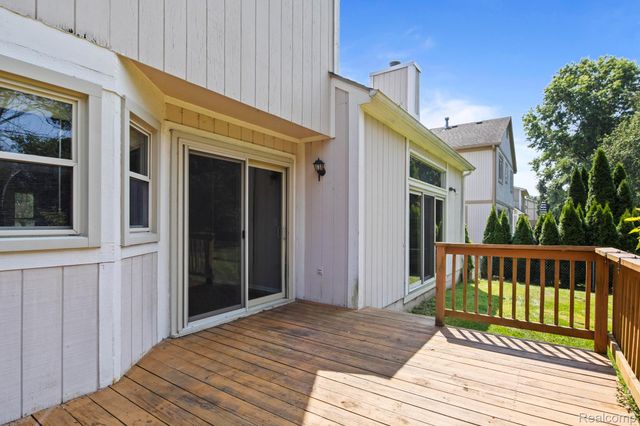 1709 Weyhill Drive, Wixom, MI 48393