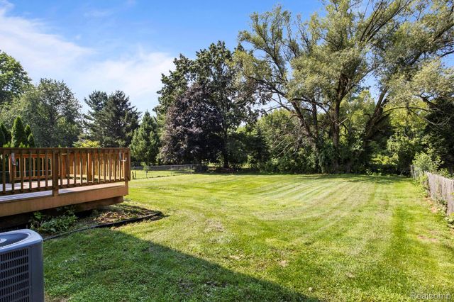 1709 Weyhill Drive, Wixom, MI 48393