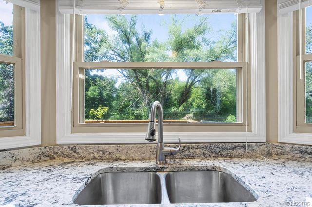 1709 Weyhill Drive, Wixom, MI 48393