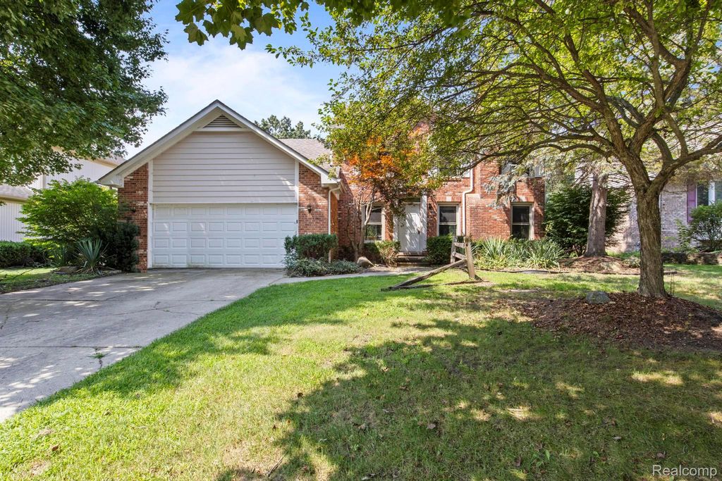 1709 Weyhill Drive, Wixom, MI 48393