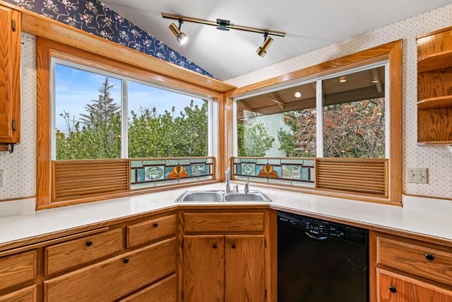 4231 Tamarack Drive, Medford, OR 97504