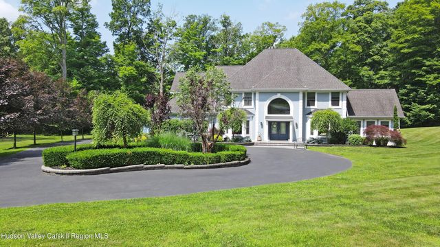 115 Autumn Chase Drive, Hopewell Junction, NY 12533