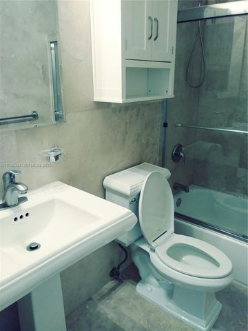 1864 NE 46th St E1, Fort Lauderdale, FL 33308