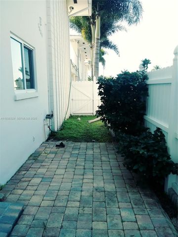 1864 NE 46th St E1, Fort Lauderdale, FL 33308