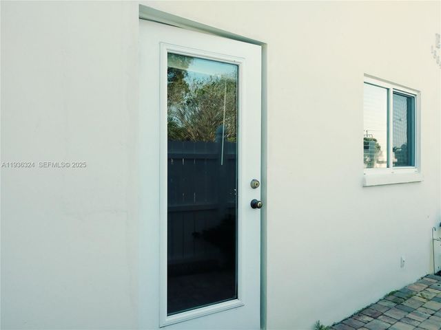 1864 NE 46th St E1, Fort Lauderdale, FL 33308