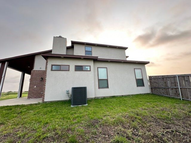 487 Whispering Way, Red Oak, TX 75154