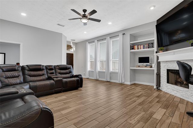 174 Horn Court, Baytown, TX 77523