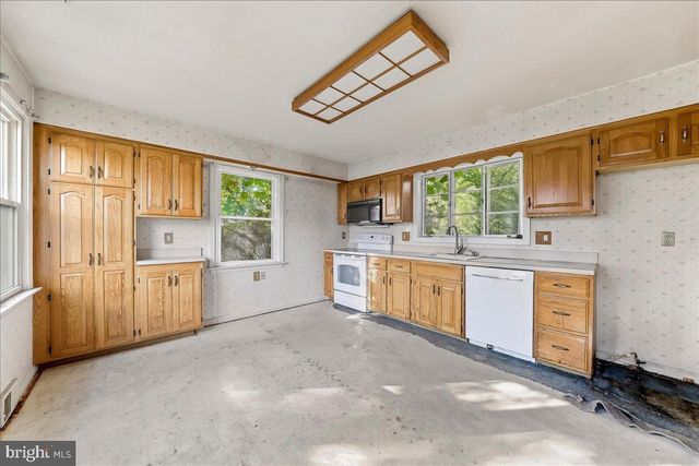 26 ASH RD, Wallingford, PA 19086