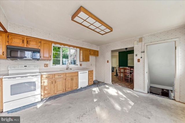 26 ASH RD, Wallingford, PA 19086