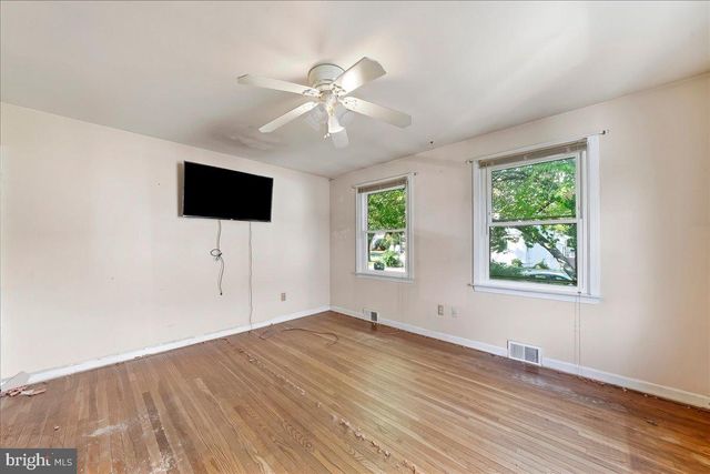 26 ASH RD, Wallingford, PA 19086