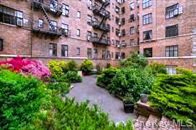 292 Main Street 6H, White Plains, NY 10601
