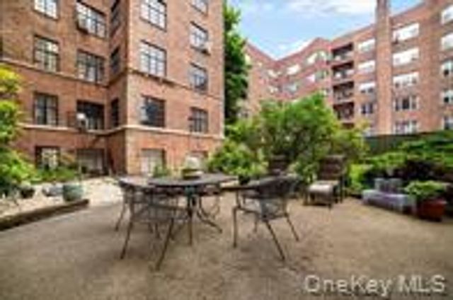 292 Main Street 6H, White Plains, NY 10601
