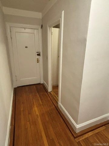 292 Main Street 6H, White Plains, NY 10601