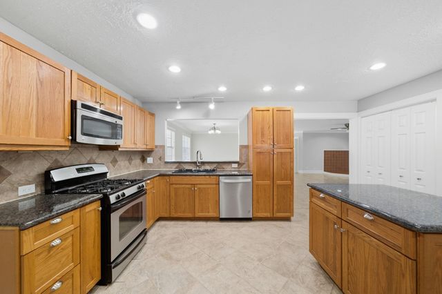 8527 Ridgepoint Drive, Houston, TX 77055