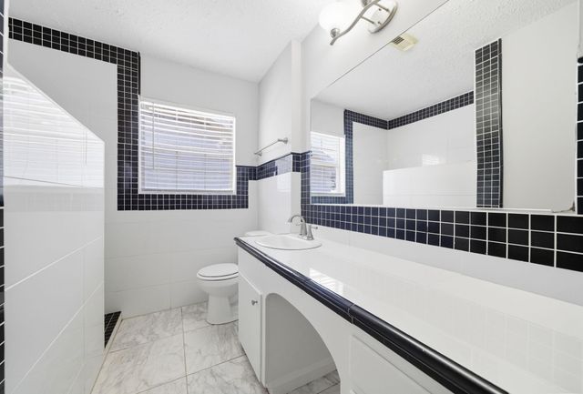 8527 Ridgepoint Drive, Houston, TX 77055