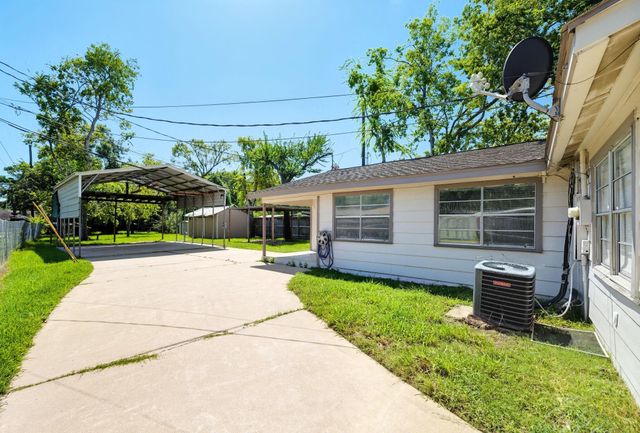 8527 Ridgepoint Drive, Houston, TX 77055