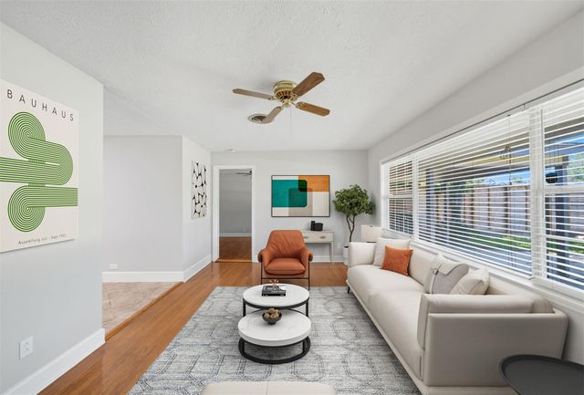 8527 Ridgepoint Drive, Houston, TX 77055