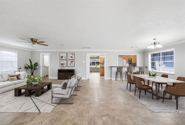 8527 Ridgepoint Drive, Houston, TX 77055