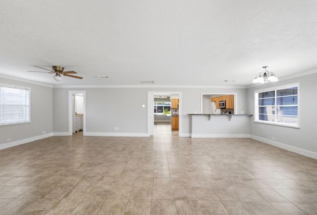 8527 Ridgepoint Drive, Houston, TX 77055