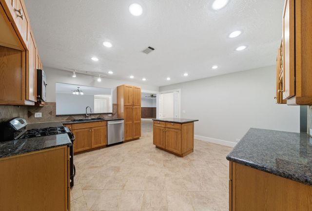 8527 Ridgepoint Drive, Houston, TX 77055