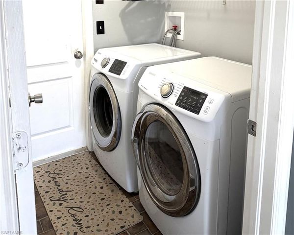 2834 NW 7th ST, Cape Coral, FL 33993