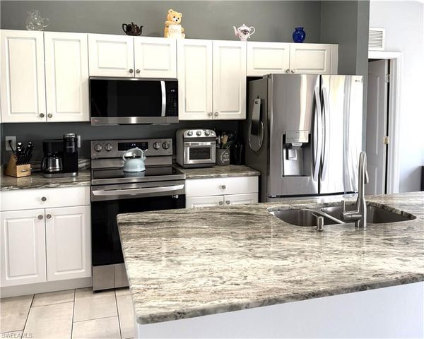 2834 NW 7th ST, Cape Coral, FL 33993