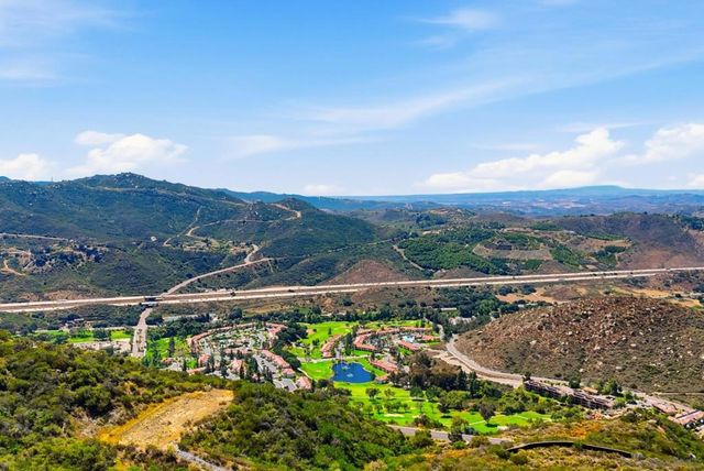 9572 Welk View Dr, Escondido, CA 92026