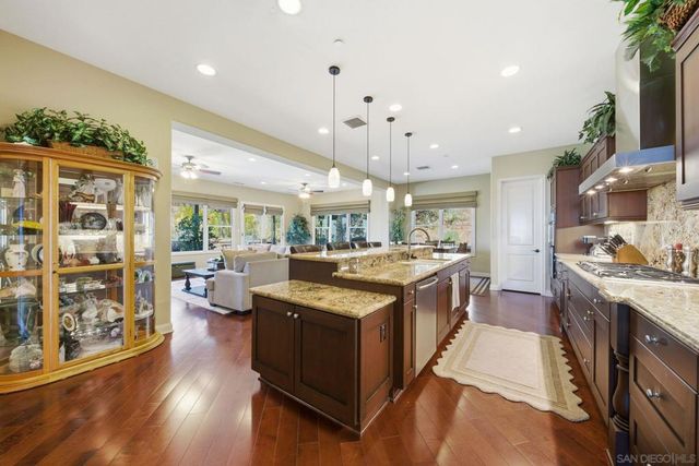 9572 Welk View Dr, Escondido, CA 92026