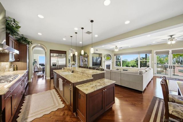 9572 Welk View Dr, Escondido, CA 92026