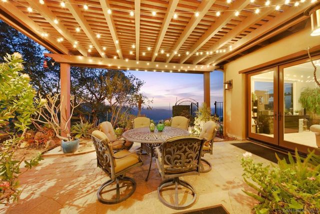 9572 Welk View Dr, Escondido, CA 92026