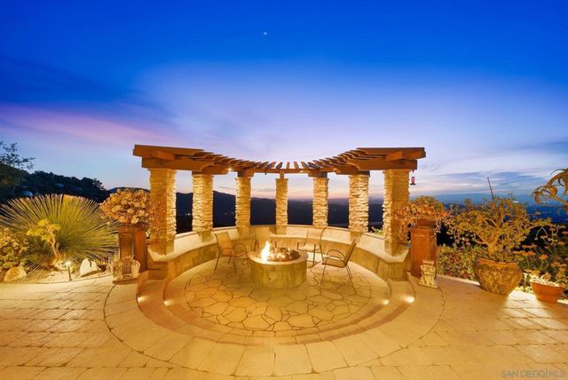 9572 Welk View Dr, Escondido, CA 92026